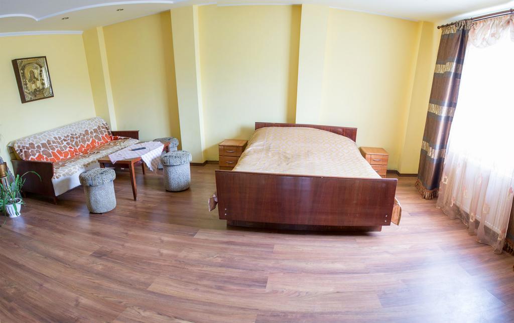 Guest House Cherepaha Камианец-Подилский Екстериор снимка
